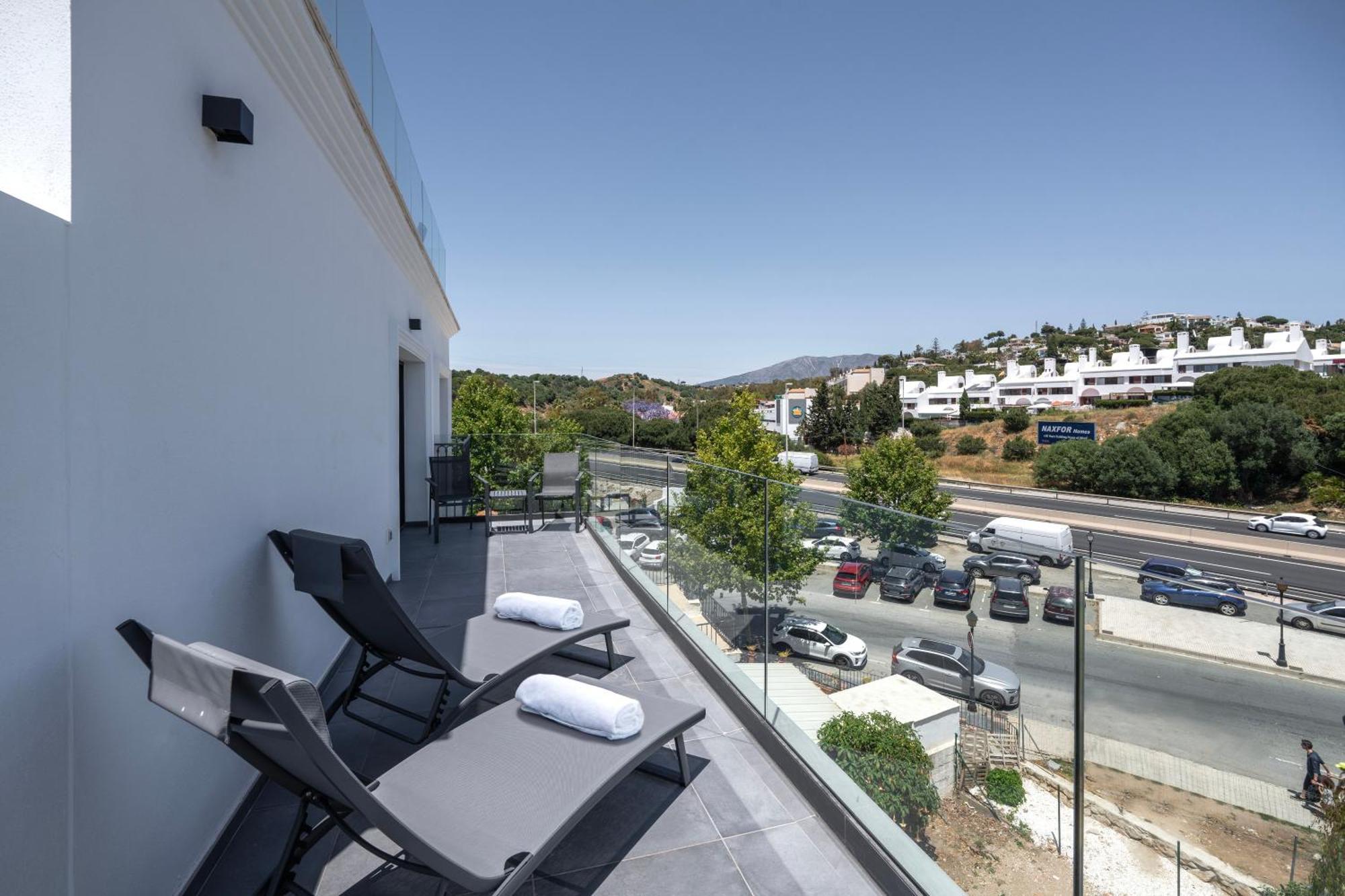 The Orange House Boutique Hotel And Upstairs Rooftop Bar Center Of La Cala De Mijas 100M From The Beach Extérieur photo