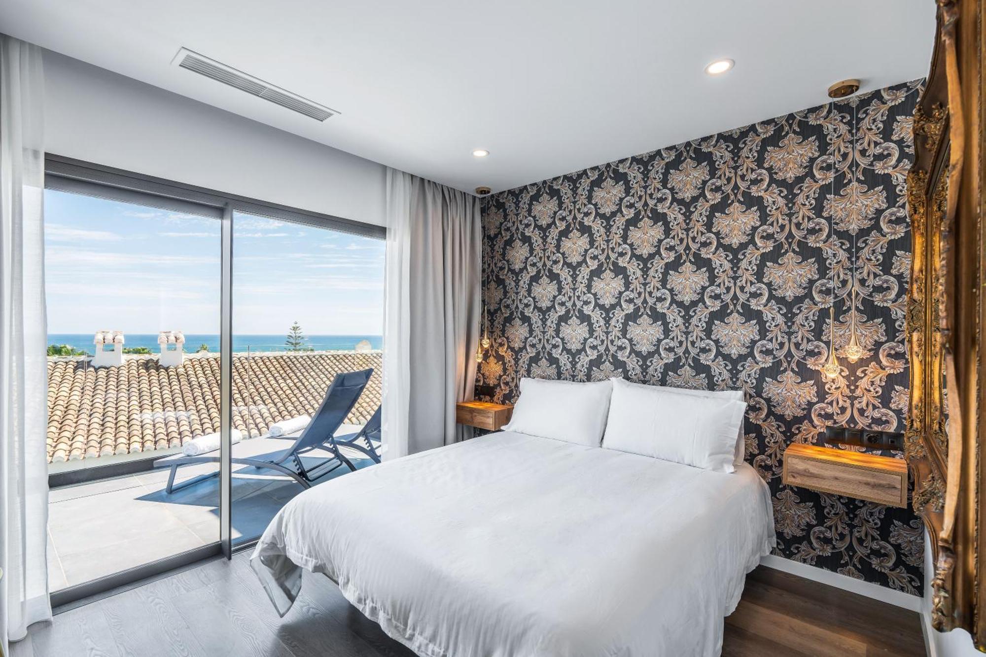 The Orange House Boutique Hotel And Upstairs Rooftop Bar Center Of La Cala De Mijas 100M From The Beach Extérieur photo
