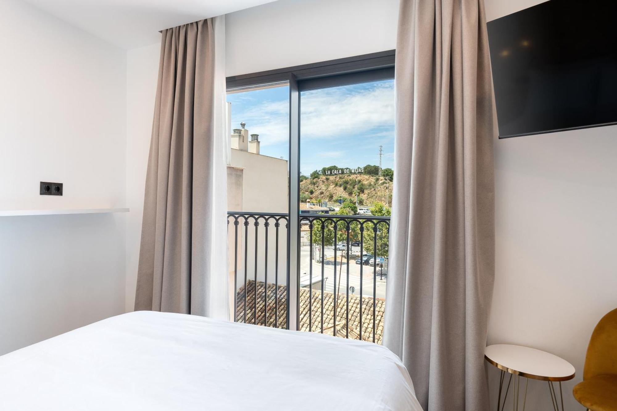 The Orange House Boutique Hotel And Upstairs Rooftop Bar Center Of La Cala De Mijas 100M From The Beach Extérieur photo