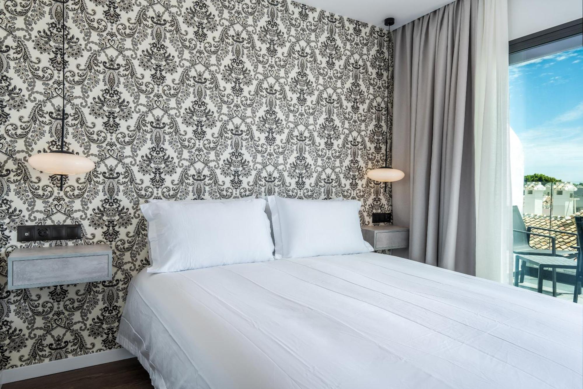 The Orange House Boutique Hotel And Upstairs Rooftop Bar Center Of La Cala De Mijas 100M From The Beach Extérieur photo