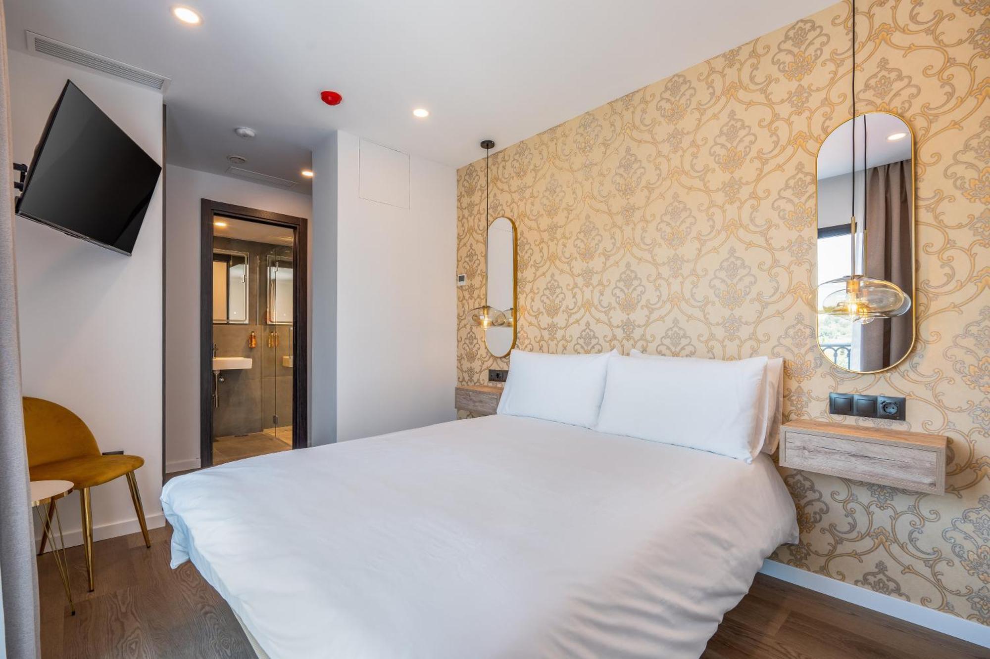 The Orange House Boutique Hotel And Upstairs Rooftop Bar Center Of La Cala De Mijas 100M From The Beach Extérieur photo