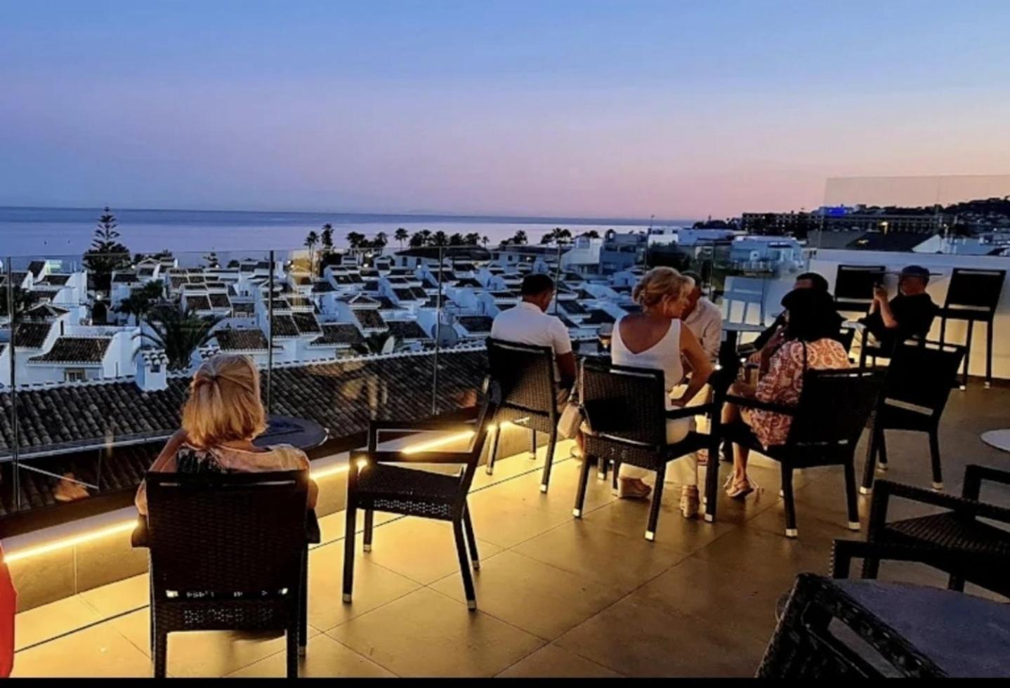 The Orange House Boutique Hotel And Upstairs Rooftop Bar Center Of La Cala De Mijas 100M From The Beach Extérieur photo